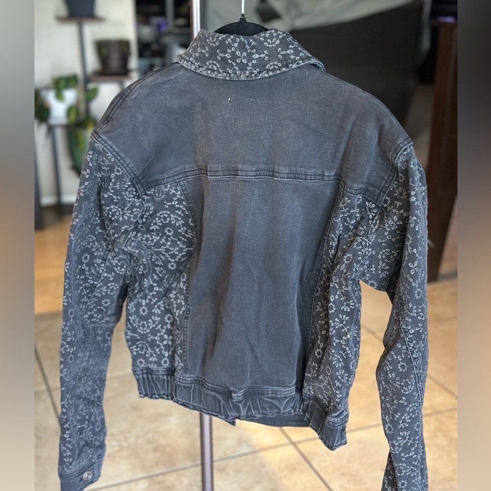 Logo Lab by Lori Goldstein Denim Jacket with Eyelet Embroidery - Picture 5 of 7